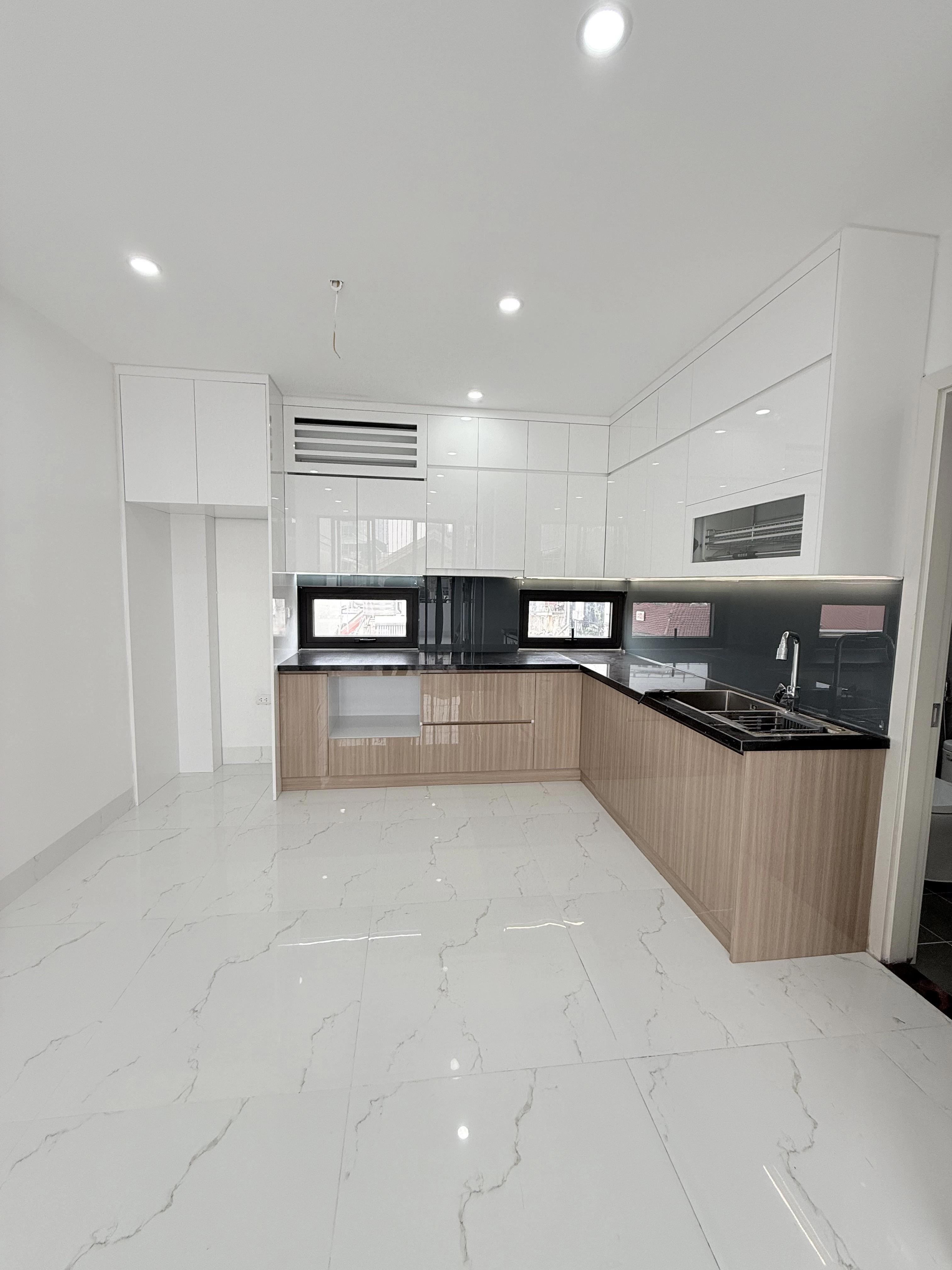 Bán nhà 5 tầng số 25 ngõ 38 xuân la dt 48m mặt ngõ kinh doanh