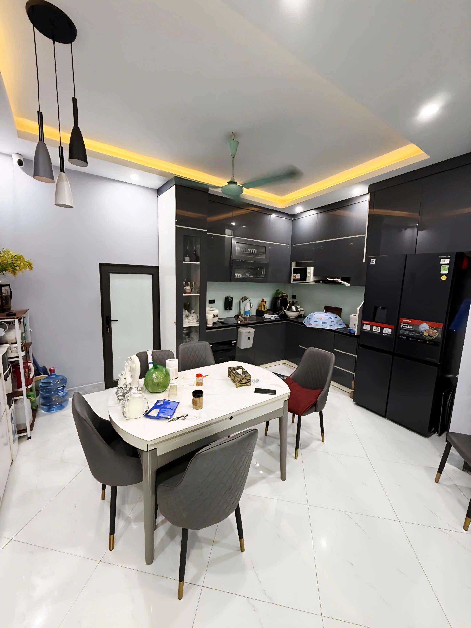 Hiếm, bán nhà Lạc Long Quân ngõ nông, gần ô tô, 46m² 5 tầng giá 9.8 tỷ