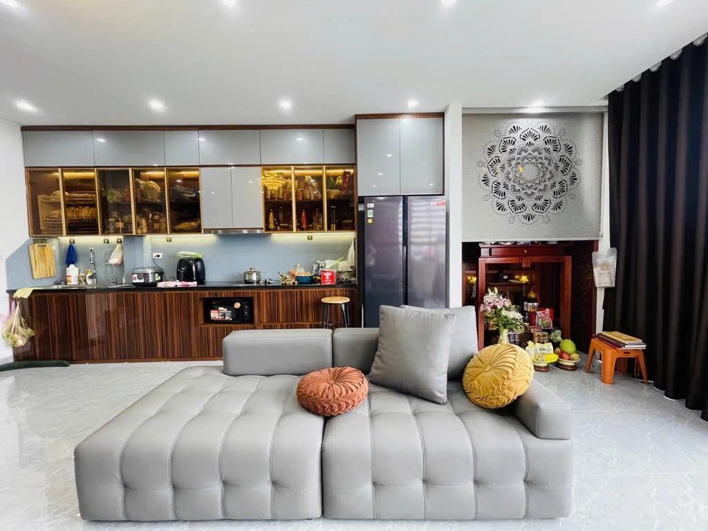 Duy nhất 1 nhà Lạc Long Quân gần ô tô, full nội thất 72m² giá 11.5 tỷ