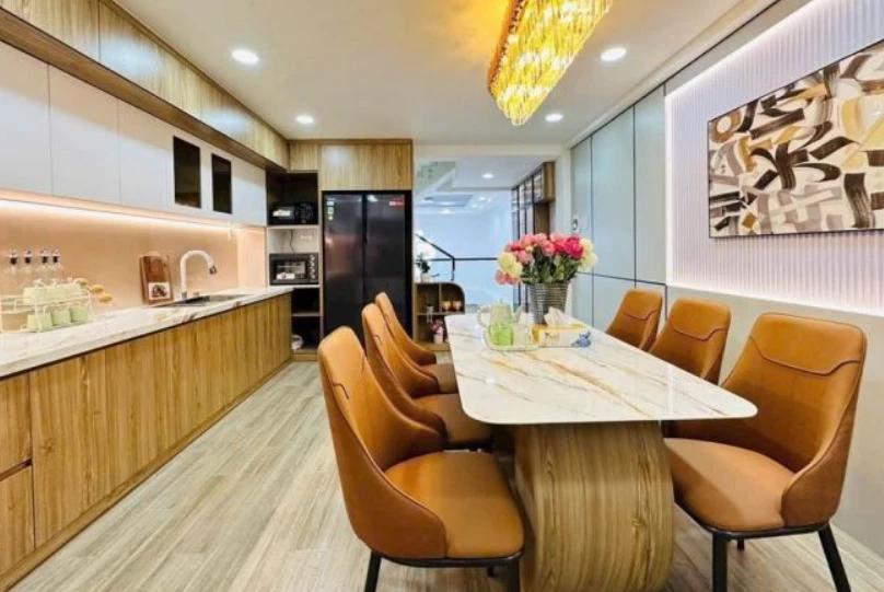 NHÀ ĐƯỜNG LÁNG 7 TẦNG 96M2,NGÕ RỘNG ,GẦN 2 BÃI OTO,