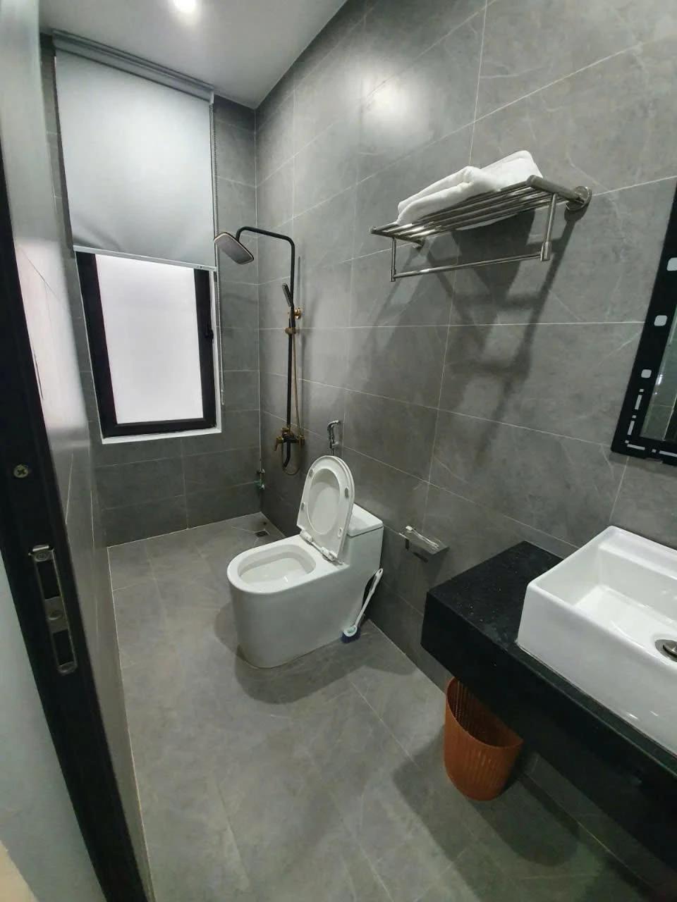 Mua ngay nhà đẹp + dãy nhà trọ có dòng tiền tốt gần biển Mỹ Khê, TP. Đà Nẵng