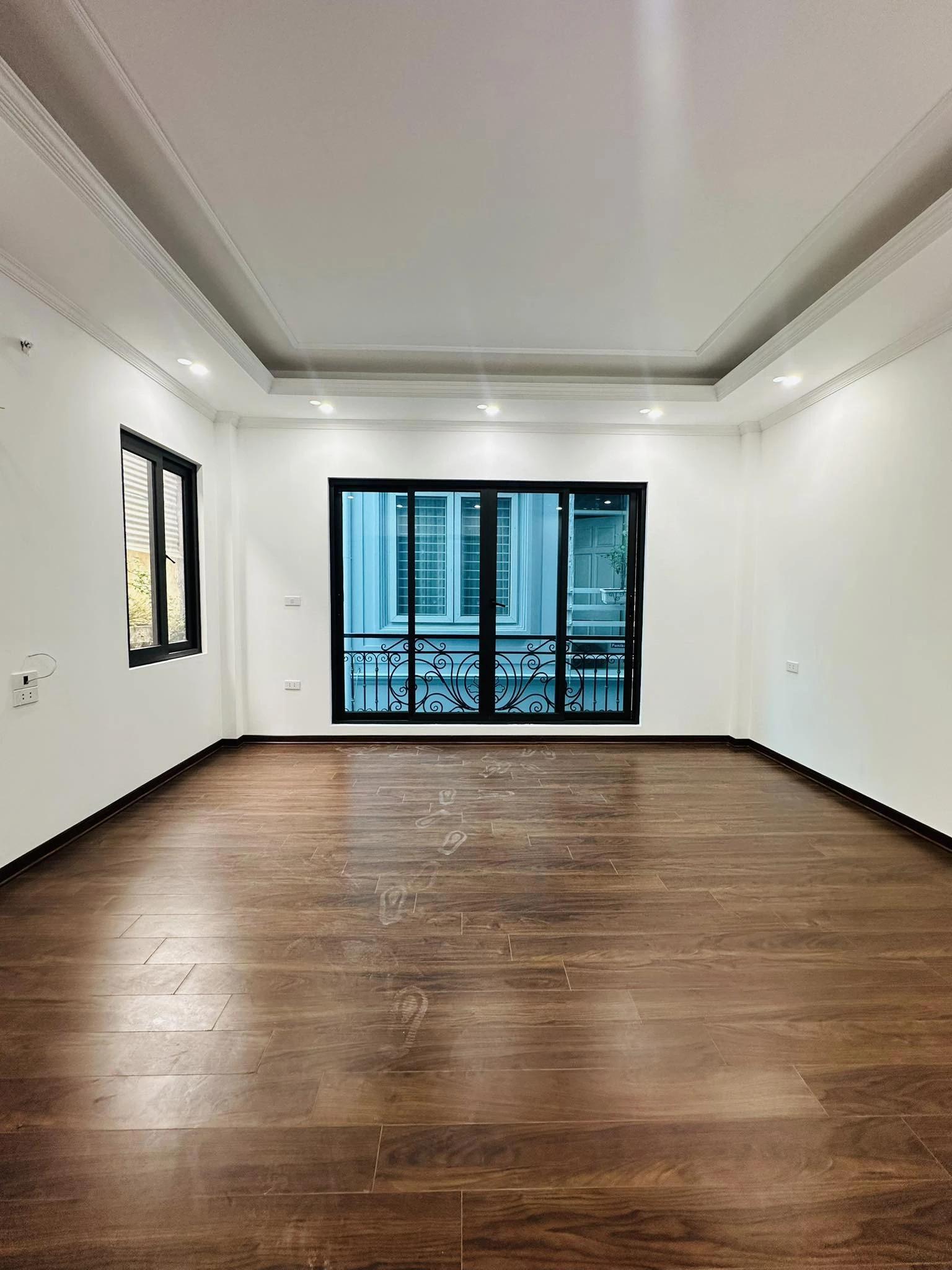 Bán nhà phố Đội Cấn - 36m2, 6T, mt 4,6m - Xây Mới, Thang Máy - 4 ngủ - 7 tỷ 9 (ctl).