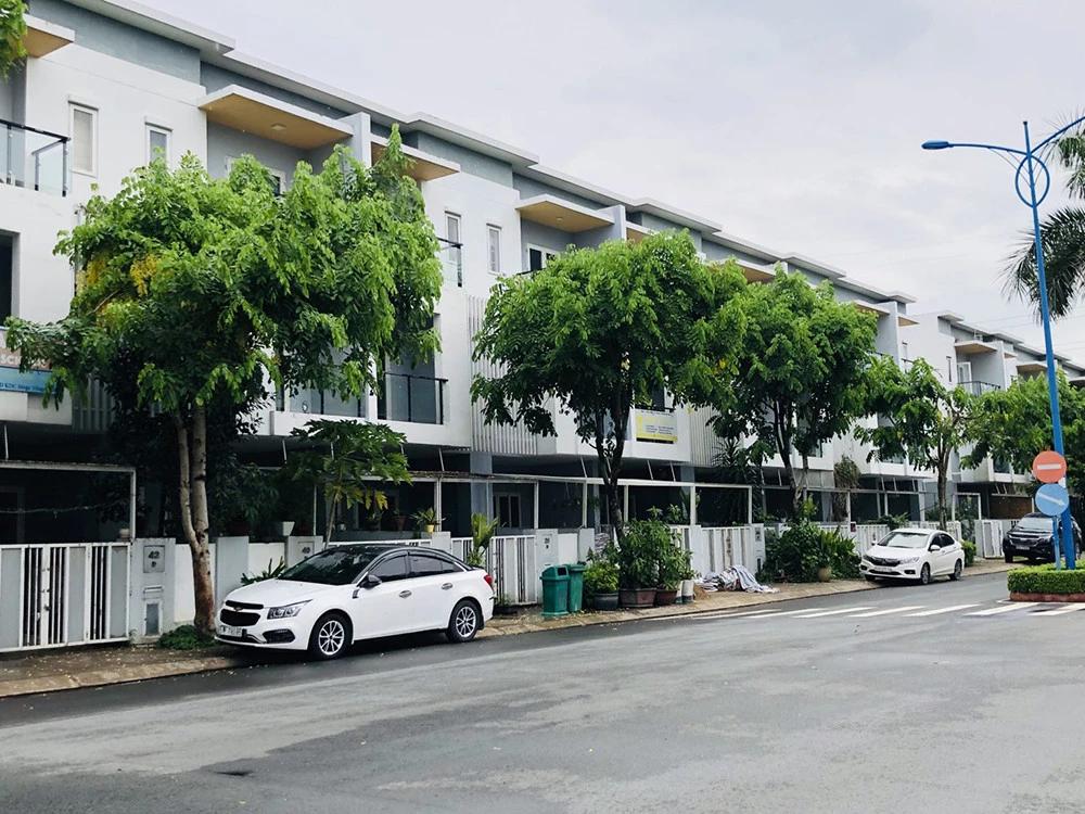 Bán căn góc Mega Village ngay trục đường chính, nhà hoàn thiện, sổ hồng, ngang 9.5m siêu đẹp