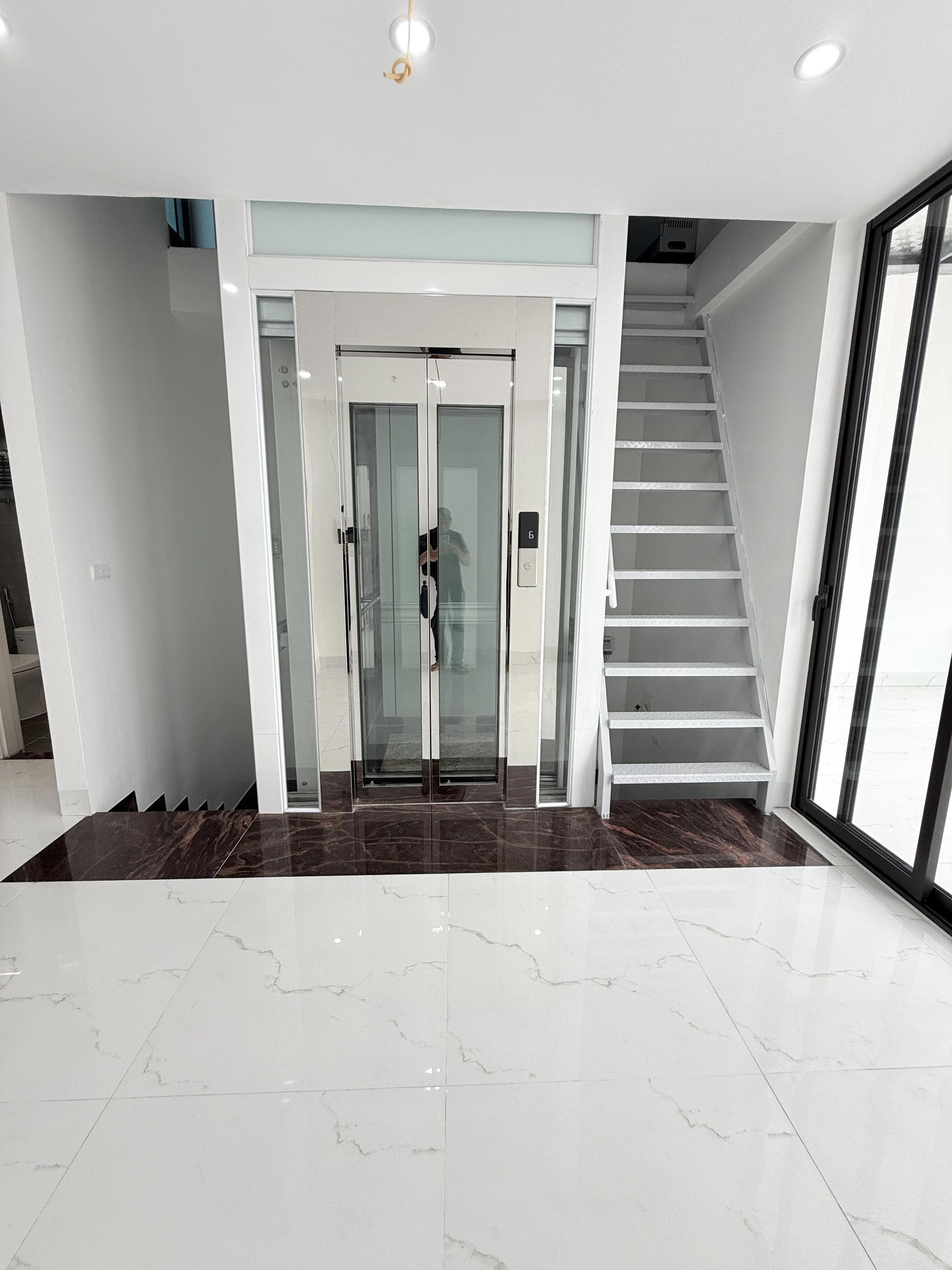 Bán nhà 5 tầng số 25 ngõ 38 xuân la dt 48m mặt ngõ kinh doanh