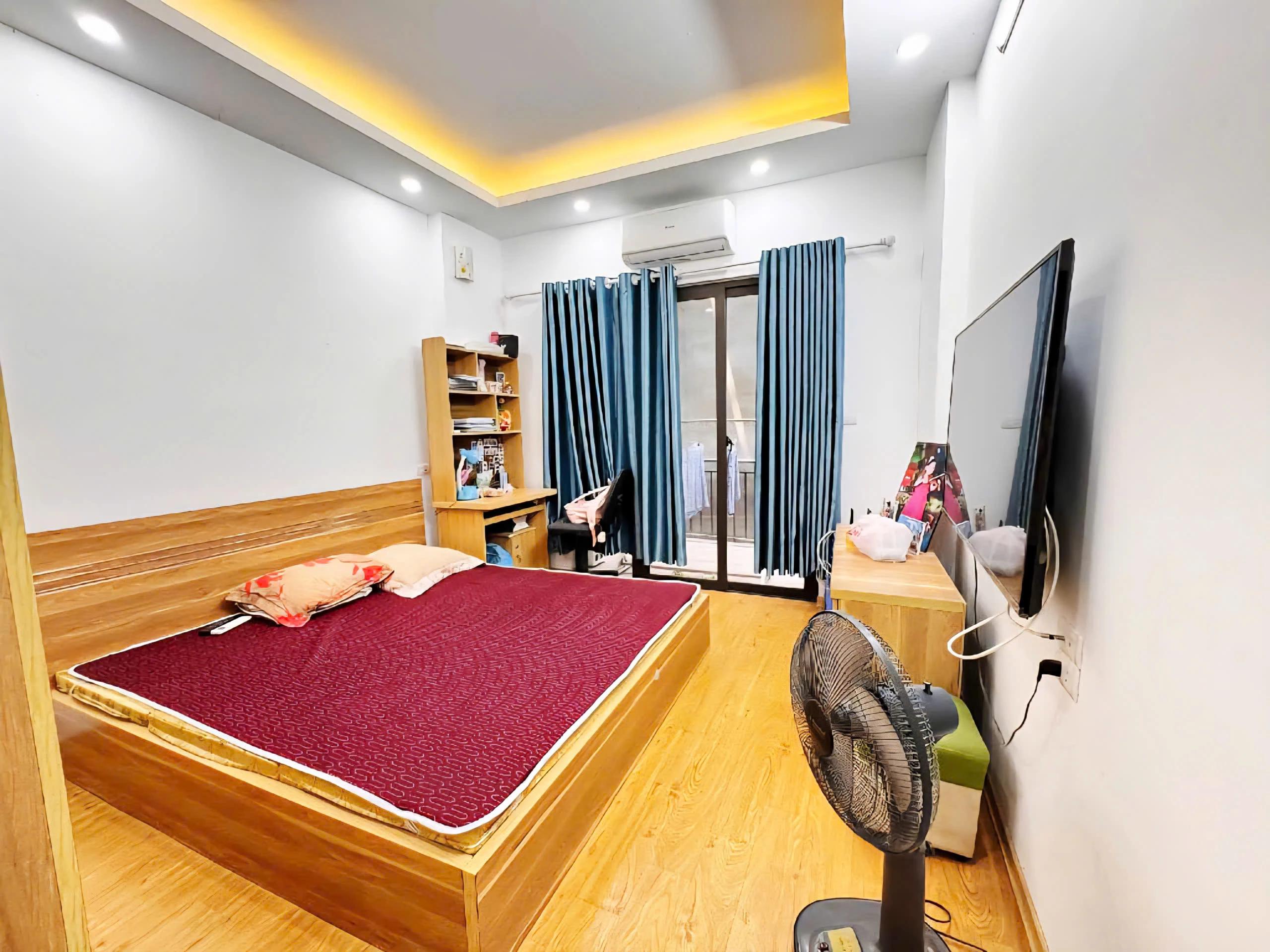 Hiếm nhà đẹp Hoàng Hoa Thám ngõ thông gần phố, ô tô đỗ cổng 42m² x 5 tầng hơn 10 tỷ