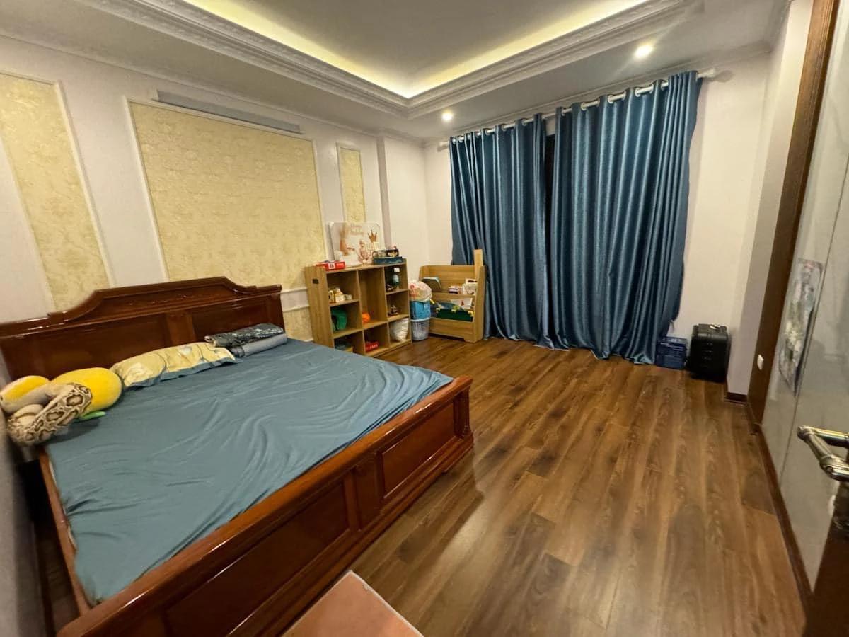 Bán nhà mới đẹp Vương Thừa Vũ - 6T, Thang Máy - Phân Lô - Gara Oto - 19 tỷ.