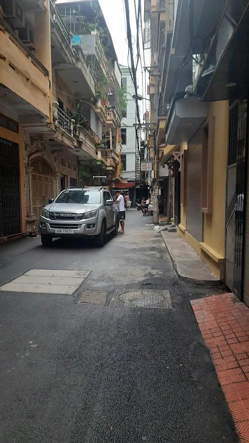 Bán nhà mới đẹp Vương Thừa Vũ - 6T, Thang Máy - Phân Lô - Gara Oto - 19 tỷ.