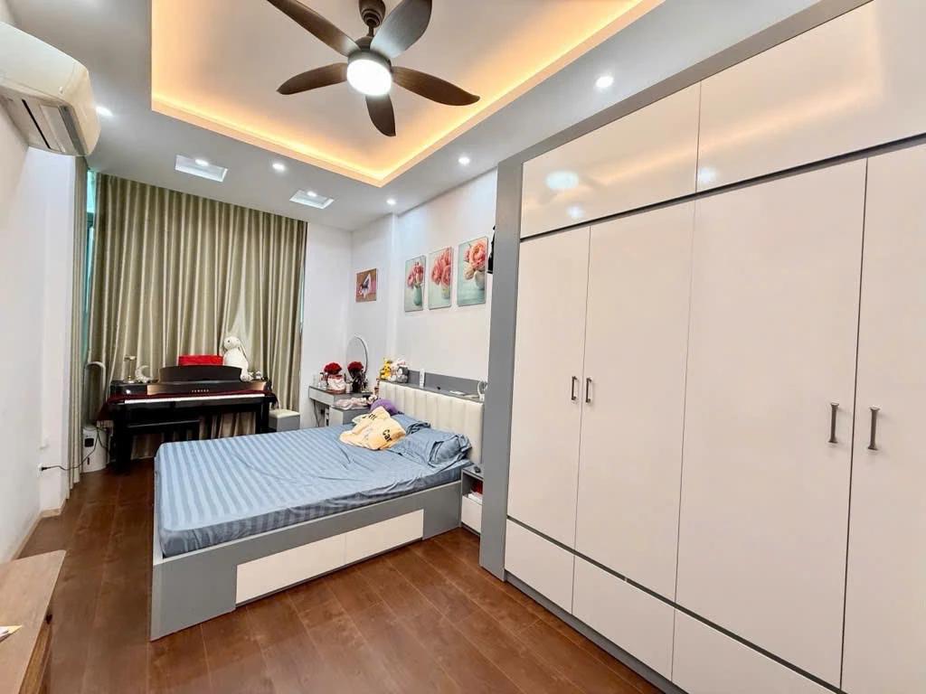 Bán gấp nhà Đội Cấn – ngõ thông, gần phố, kinh doanh nhỏ – 42m² giá 10.8 tỷ