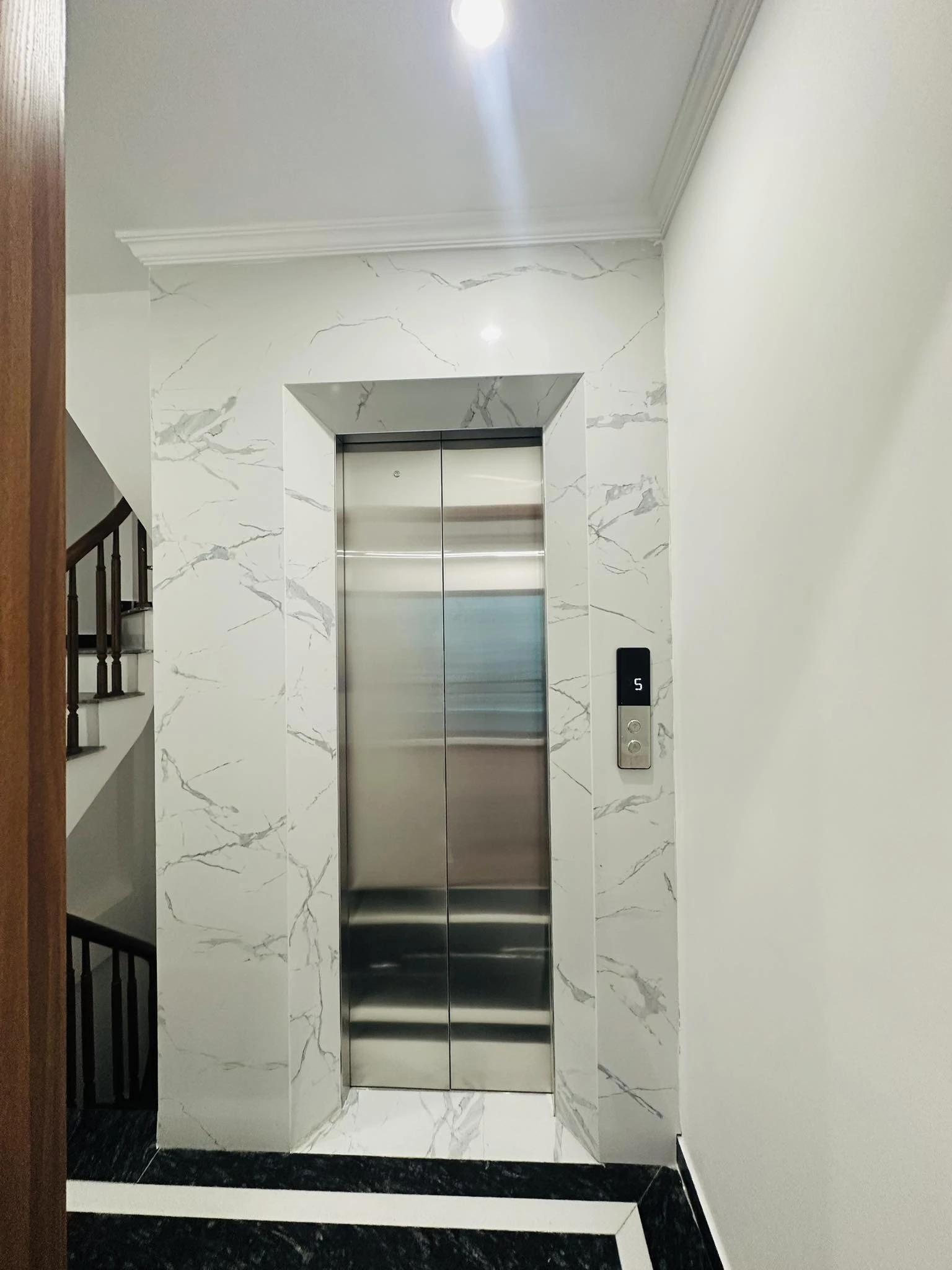 Bán nhà phố Đội Cấn - 36m2, 6T, mt 4,6m - Xây Mới, Thang Máy - 4 ngủ - 7 tỷ 9 (ctl).