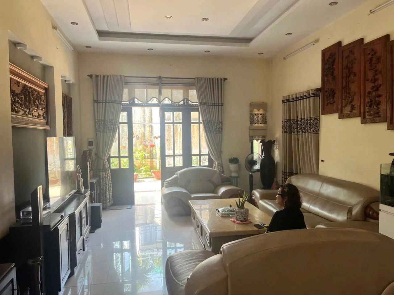 Bán căn biệt thự sân vườn gần cầu vượt ngã ba Huế, TP. Đà Nẵng