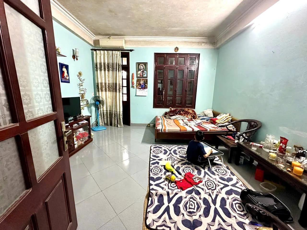 Bán nhà phố Tôn Đức Thắng - Sát phố - oto - 68m2, 5T, MT 5m - Kinh doanh - 19 tỷ 5.