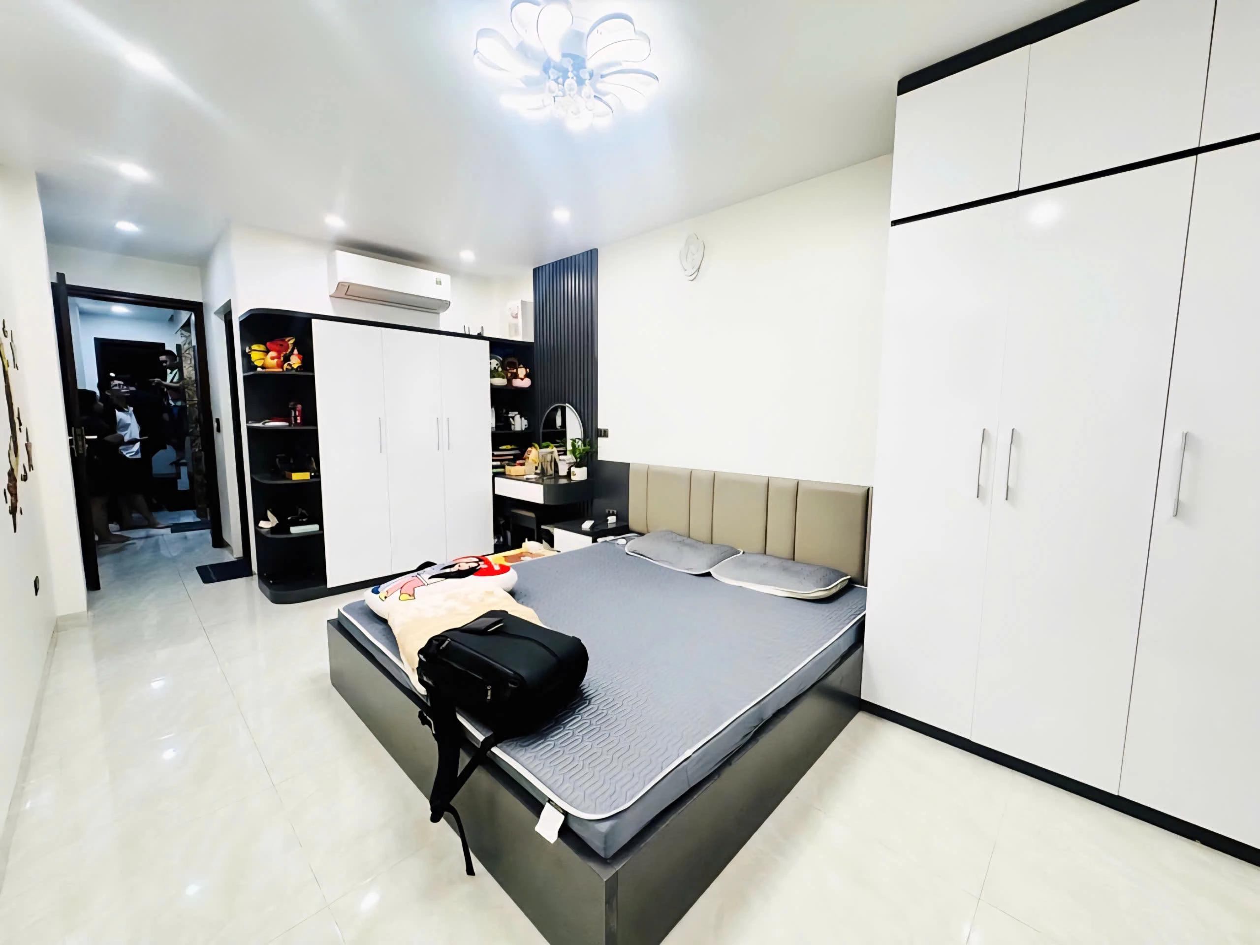 Lô góc Hoàng Hoa Thám, 2 mặt thoáng, 10m ra ô tô – 11 tỷ