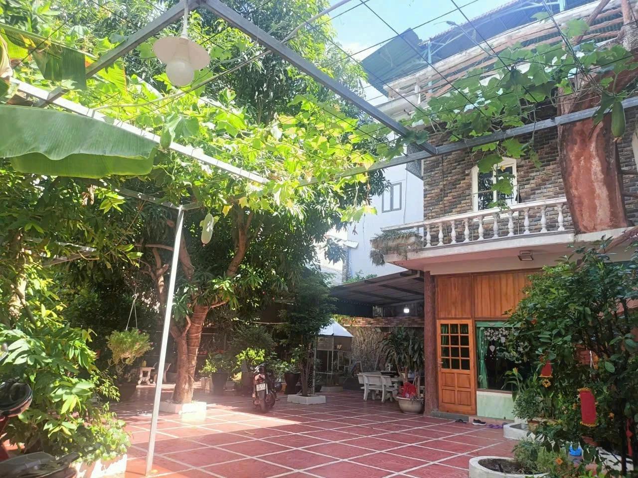 Căn nhà sân vườn phù hợp để nghỉ dưỡng nằm ngay trung tâm Hải Châu, TP. Đà Nẵng