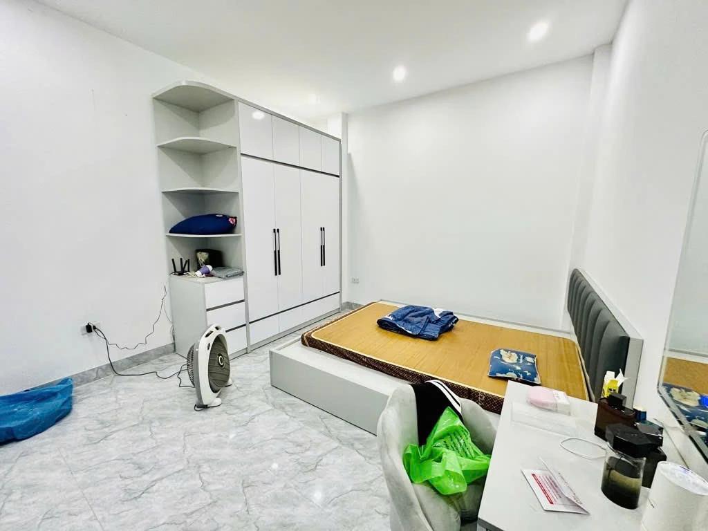 Nhà đẹp Đội Cấn ngõ thông gần phố 38m² x 5 tầng mặt tiền rộng hơn 11 tỷ