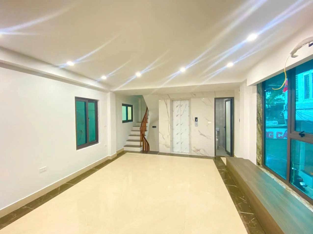 Bán nhà Phố Khương Đình - 40m2, MT KHỦNG 8M, 7T, THANG MÁY - OTO TRÁNH - SÁT PHỐ - 12 tỷ 5